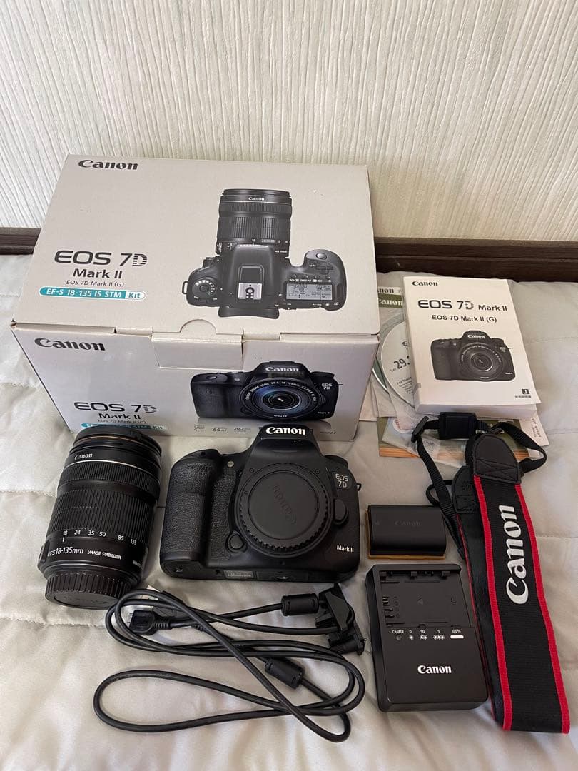 デジタルカメラ Canon EOS 7D Mark II EF-S 18-135 IS STM