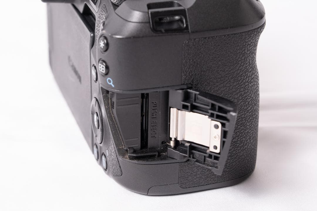 Canon EOS R ミラーレスカメラ　ボディ