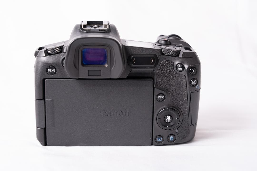 Canon EOS R ミラーレスカメラ　ボディ