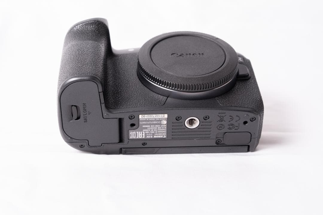 Canon EOS R ミラーレスカメラ　ボディ