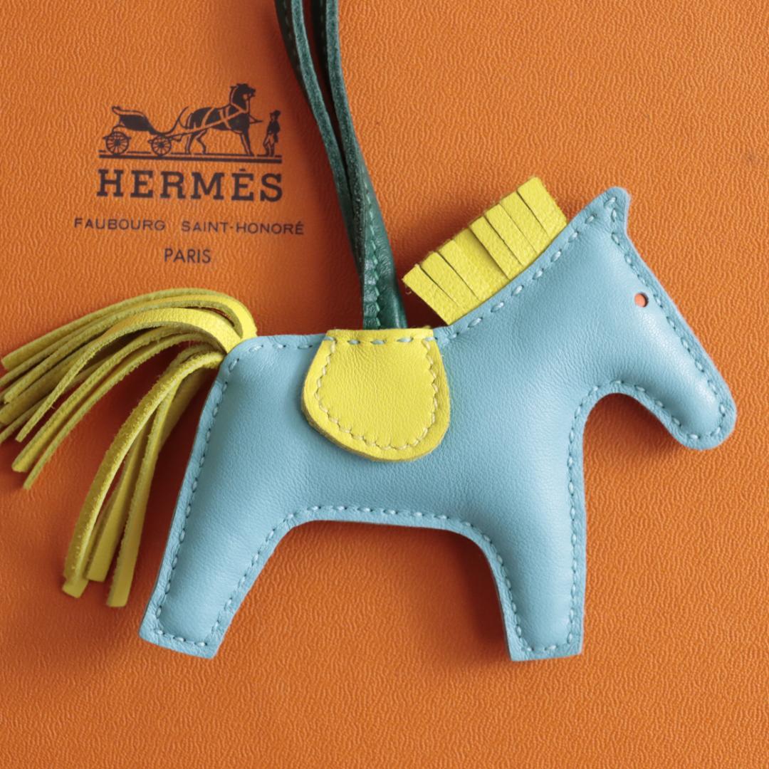 極美品！エルメス　Hermes　ロデオチャーム　PM アクセサリー　セレスト