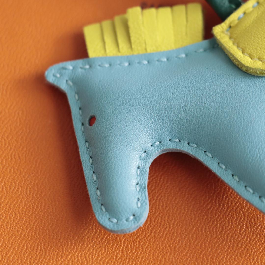 極美品！エルメス　Hermes　ロデオチャーム　PM アクセサリー　セレスト