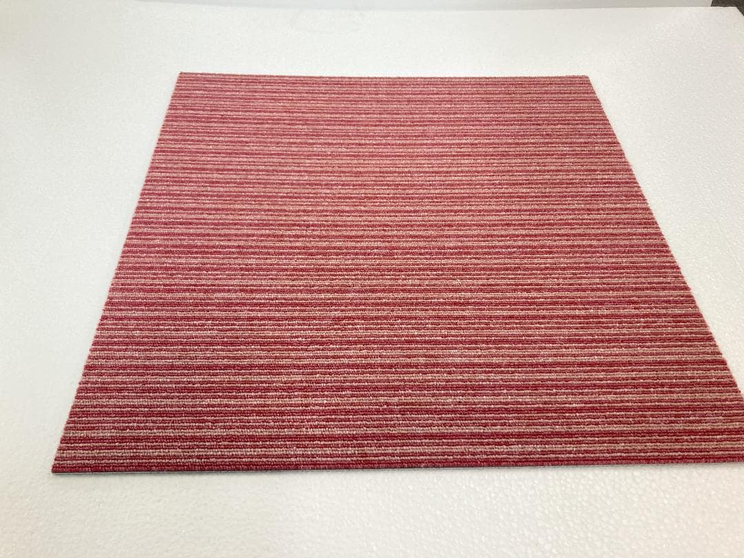 コビトカバ　タイルカーペット　３６枚　新品・未使用　国内メーカー