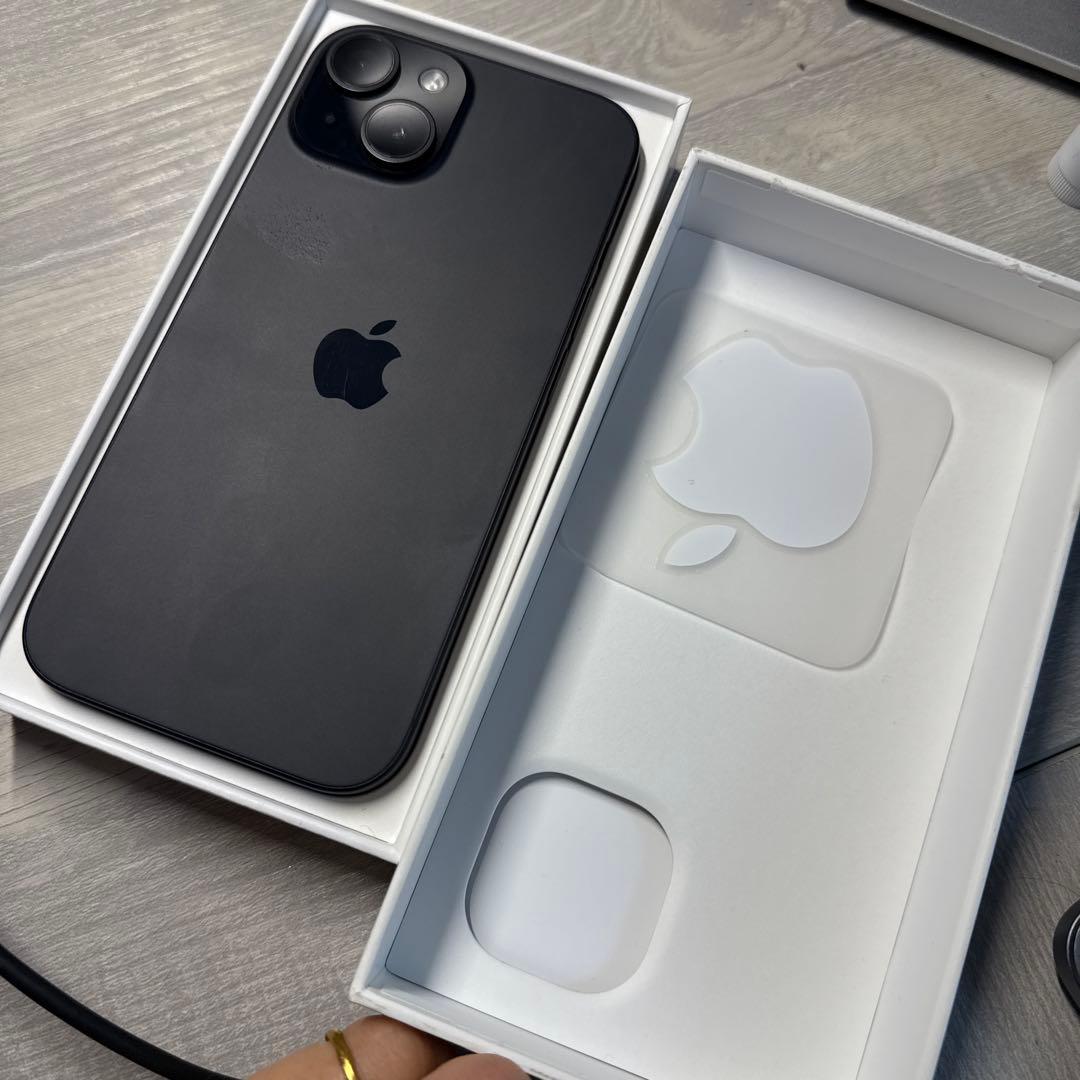 Apple iPhone 15 128GB ブラック 本体