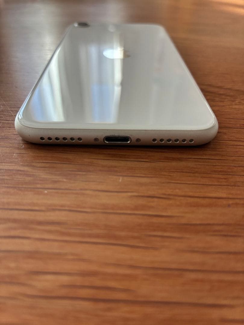 美品　Apple iPhone SE 第3世代128GB スターライト　本体