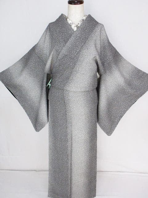 新古品！美品＊黒＆白＊たたき染め＊タテ柄＊粋＆モダン＊着物＊１６１ｃｍ＊裄６５