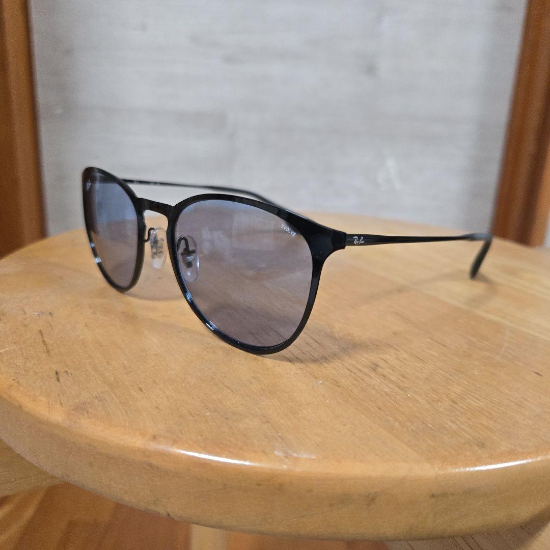 やま　レイバンサングラス エリカメタル　調光レンズ