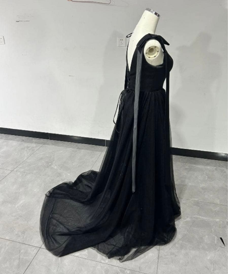 ウェディングドレス　カラードレス　ブラック　肩リボン