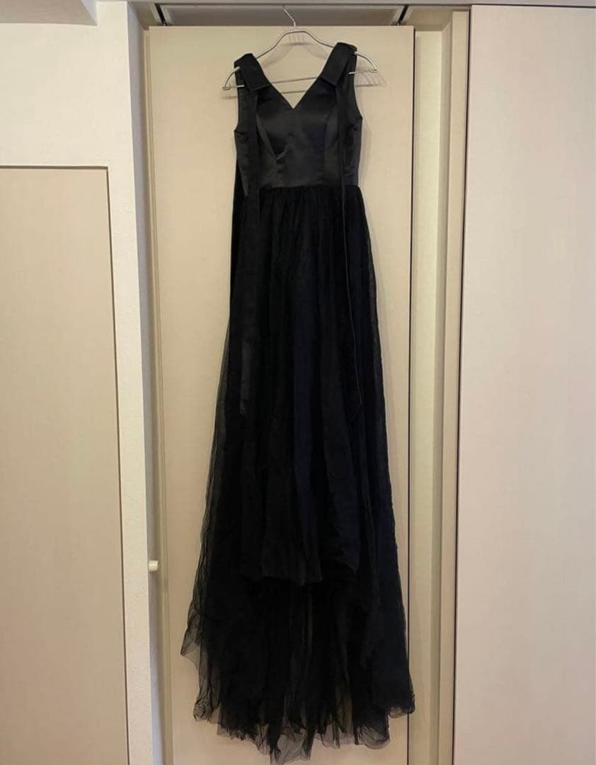 ウェディングドレス　カラードレス　ブラック　肩リボン