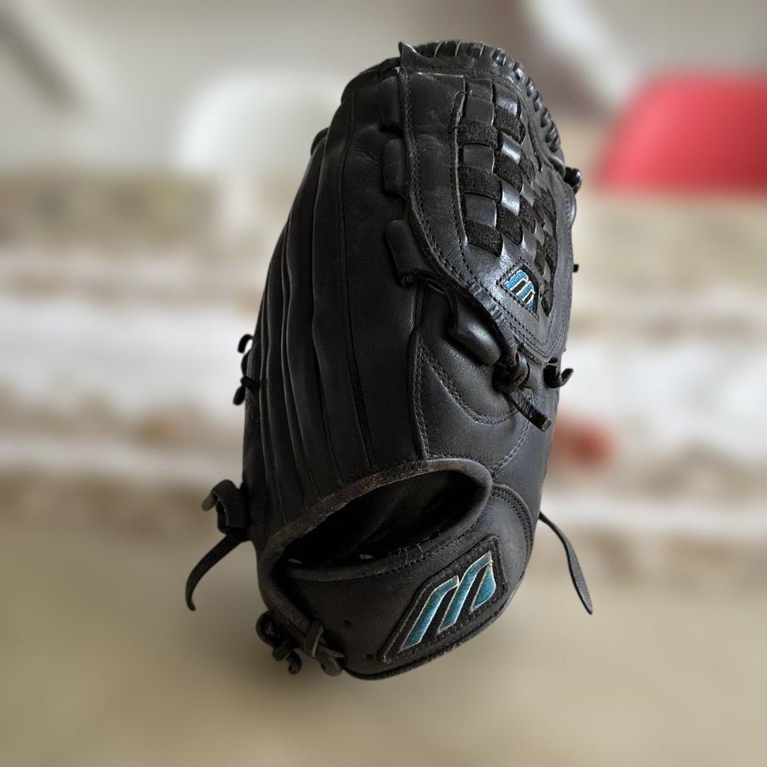 黒 軟式グローブ 編み込みデザイン　石井一久モデル