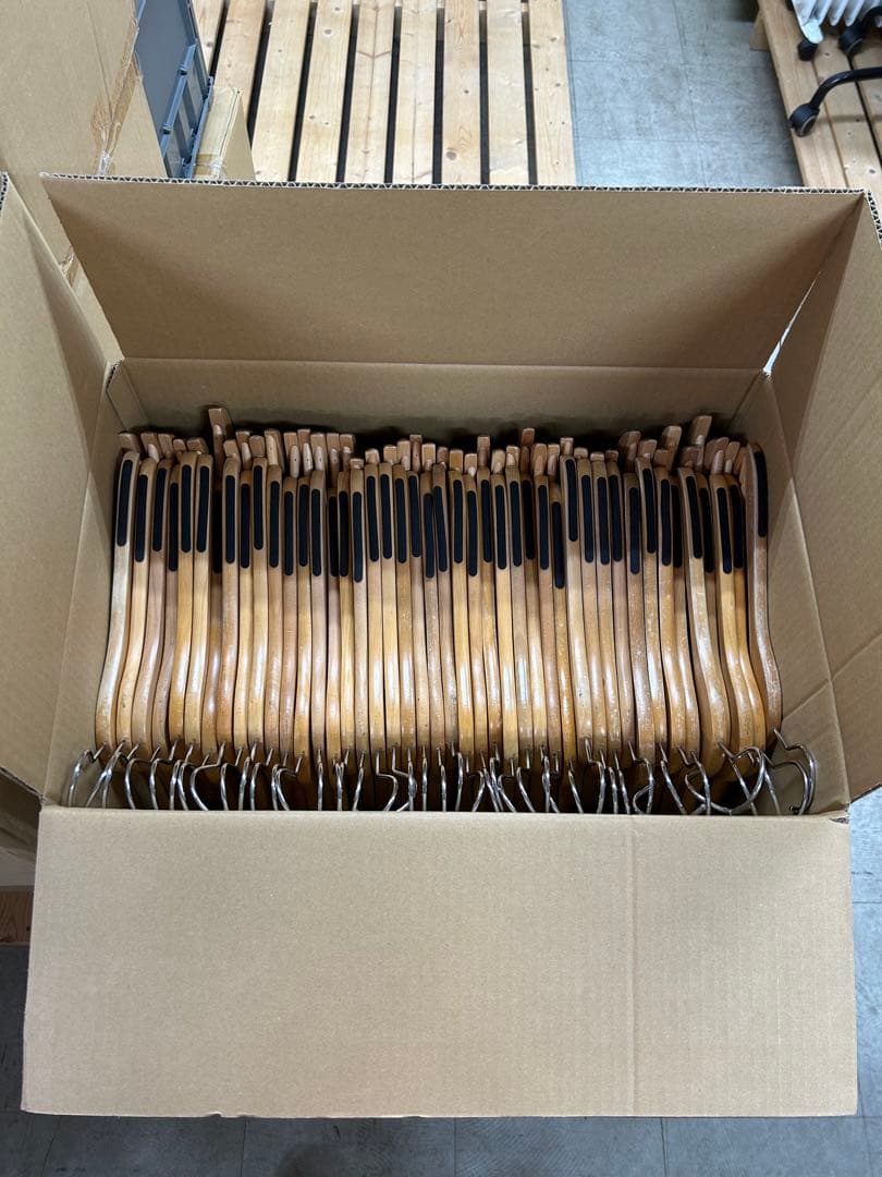 木製衣類ハンガー 88本セット 滑り止め付き