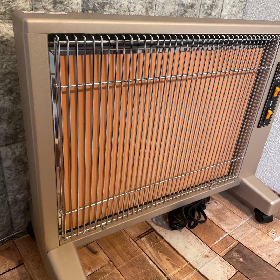 #900【超美品】サンルミエ Cute E800LS 遠赤外線暖房器2022年製