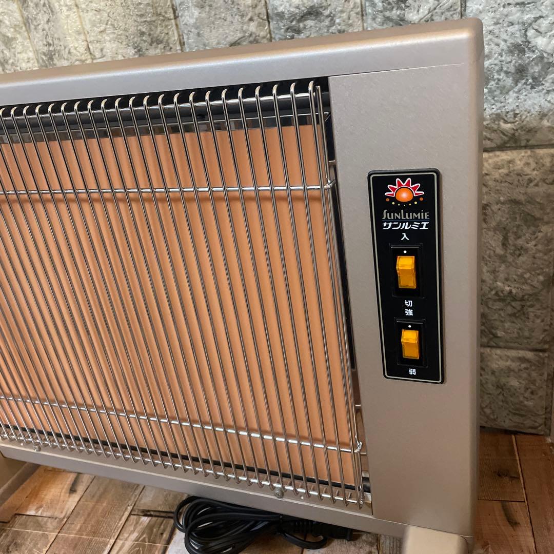 #900【超美品】サンルミエ Cute E800LS 遠赤外線暖房器2022年製