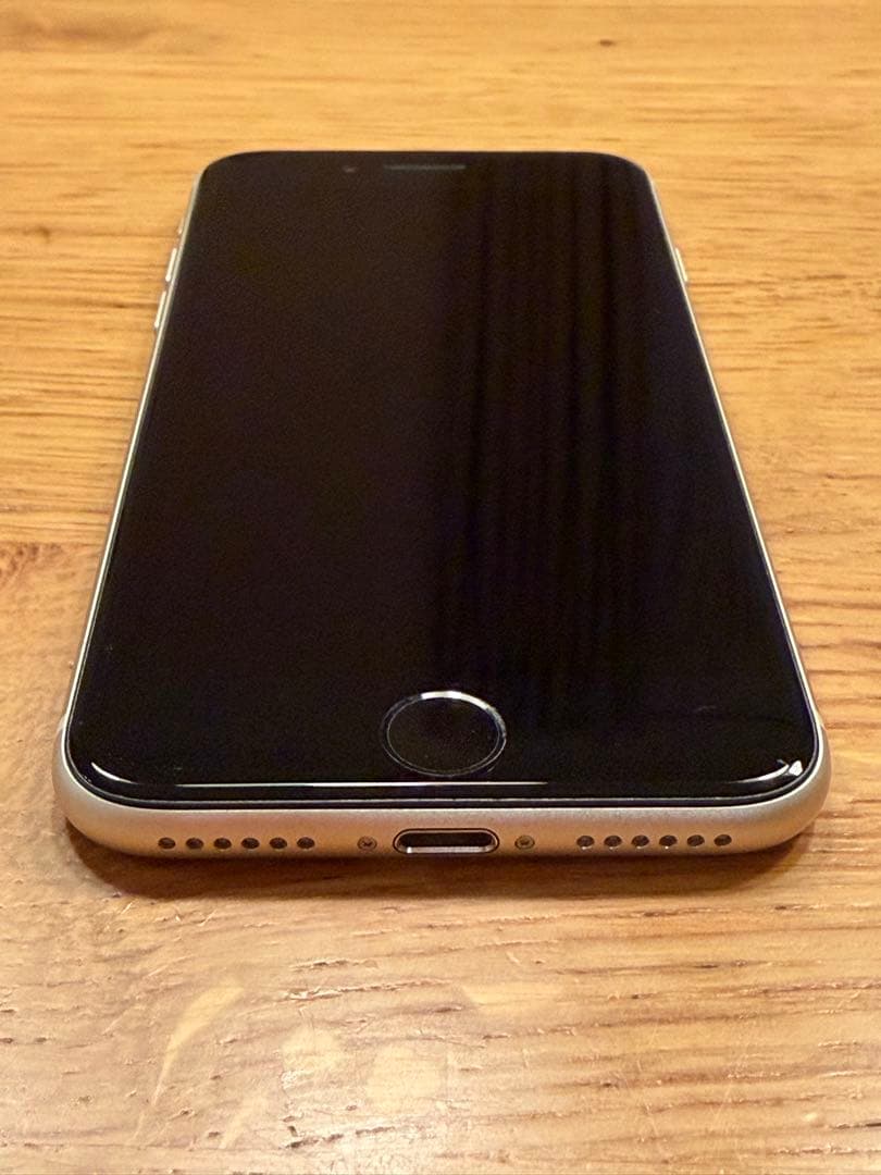 Apple iPhone SE3 64GB ホワイト　スターライト