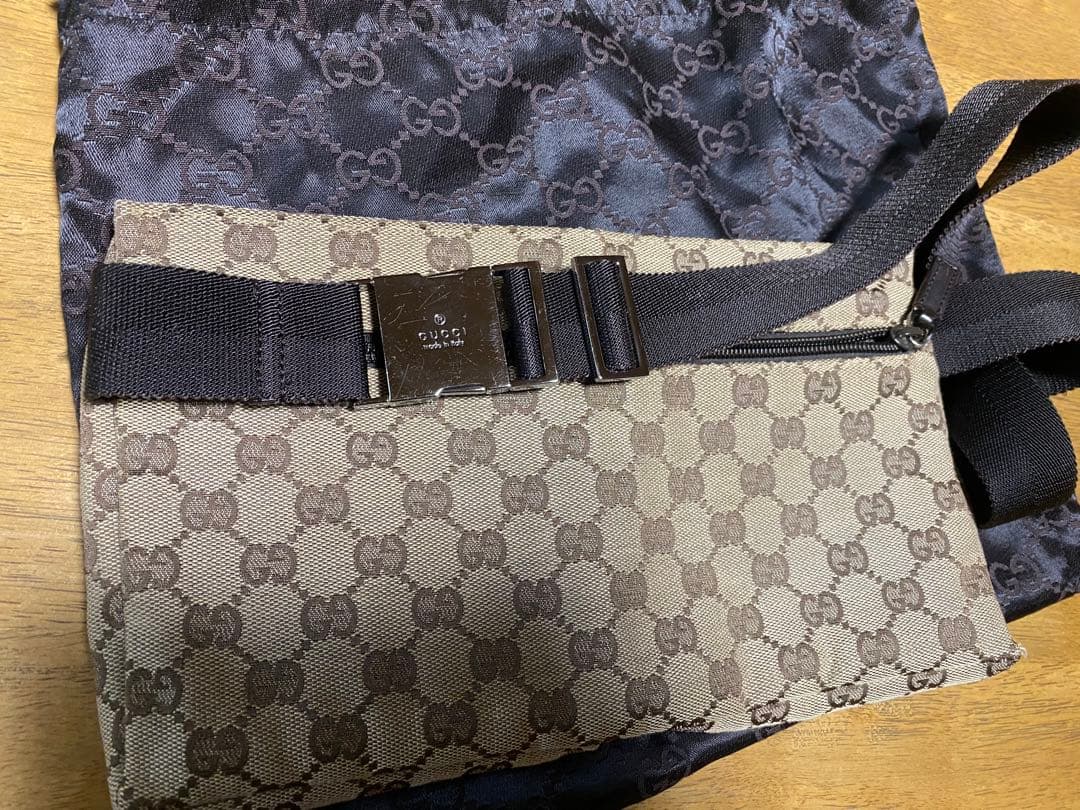 GUCCI ボディバッグ・ウエストポーチ