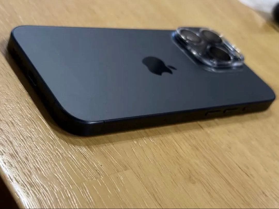 美品 Apple iPhone 15 Pro 256G箱なし　おまけケース付き