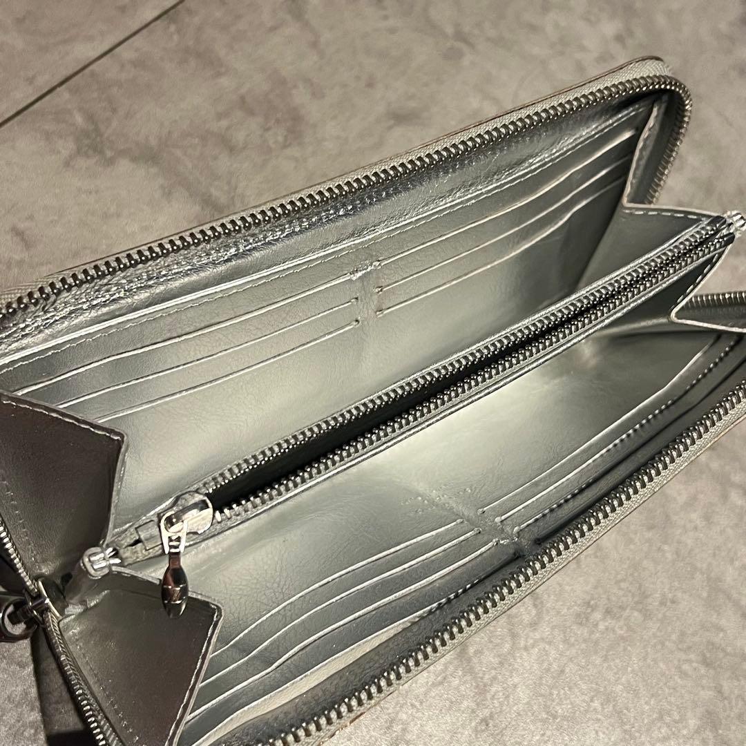 シルバー メタリックレザー 長財布