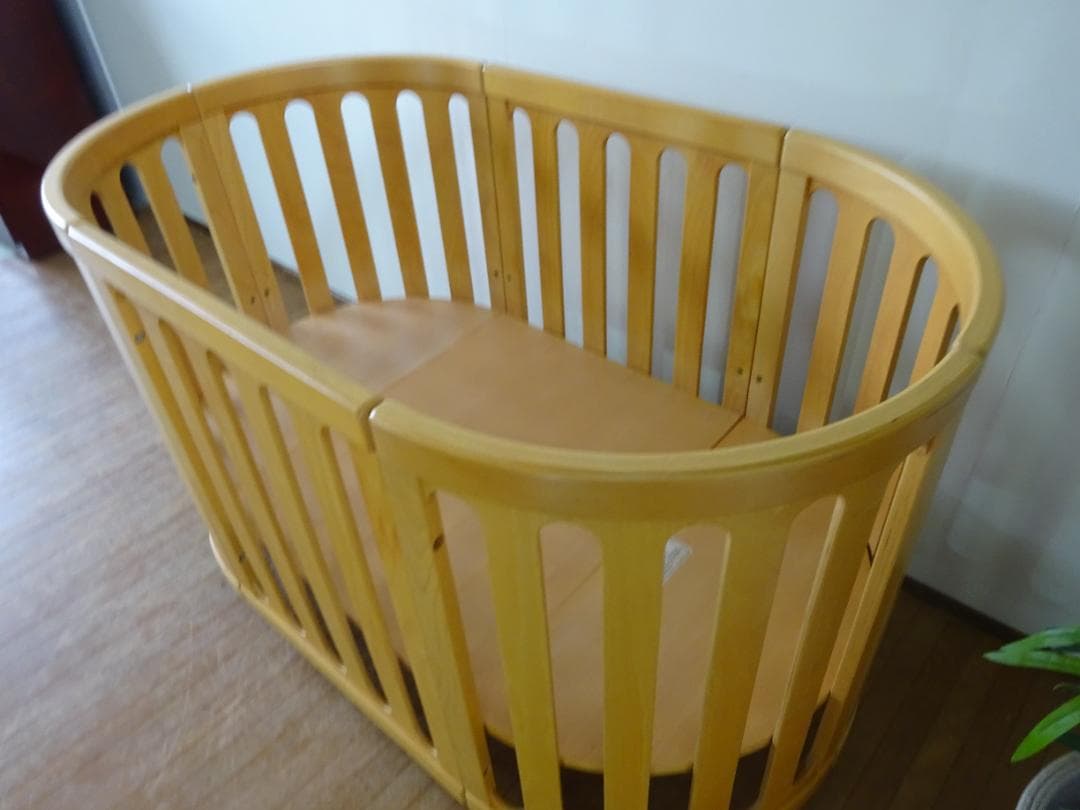 ベビーベッド　ベビーサークル　木製　マットレス付き　（検）ストッケ