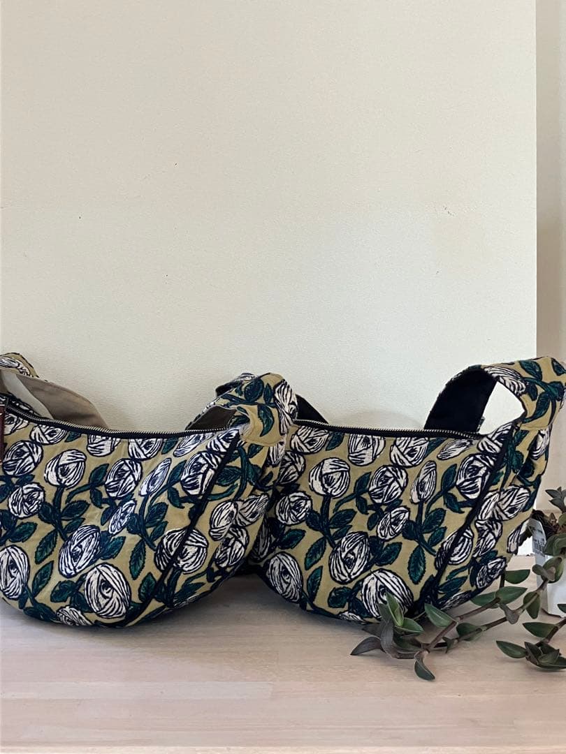 専用出品　rosy khakiボディバッグ