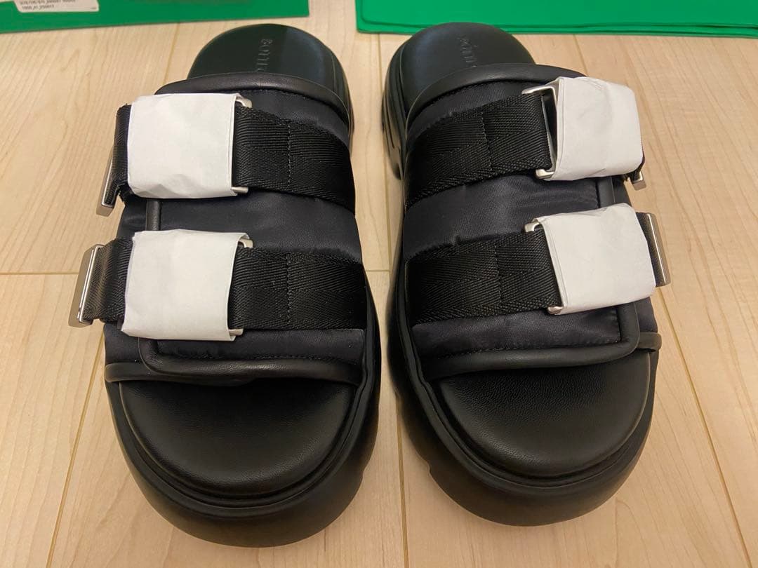 りょうすけ　BOTTEGA VENETA スライド　フラッシュ　サンダル