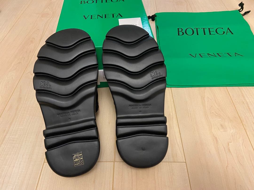 りょうすけ　BOTTEGA VENETA スライド　フラッシュ　サンダル