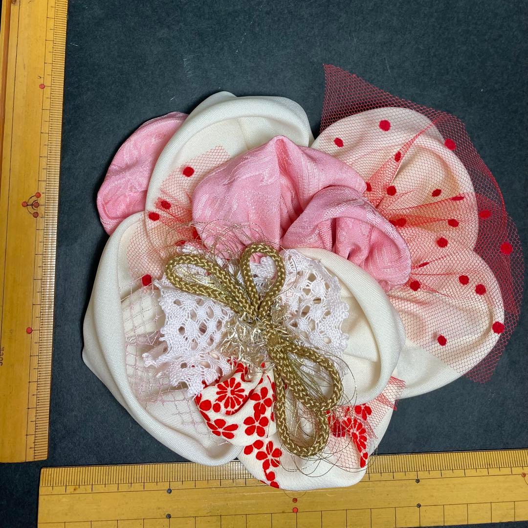 m.y 大きな赤いリボンのヘアアクセサリー とピンクの髪飾り