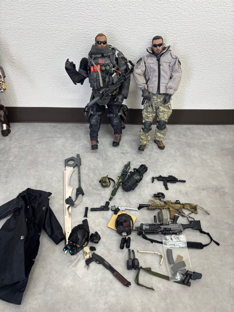 カ*ン様 1/6スケール ミリタリーフィギュア 2体セット フル装備 武器大量