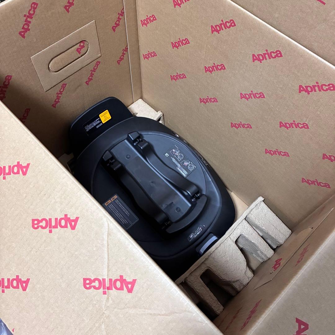 【美品】Aprica チャイルドシート　アカチャンホンポ　クルリラビッテエックス