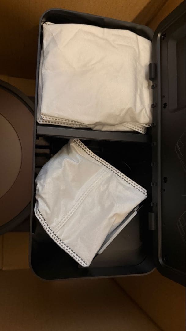 【値下げしました】【1回使用】ルンバj9＋ 限定ブラック/ゴールド