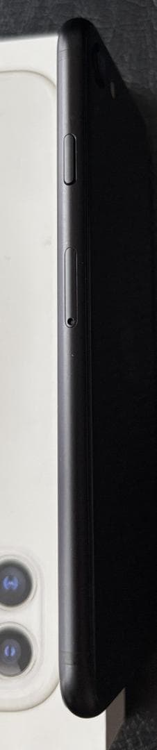 Apple iPhone SE2 　ブラック　 SIMフリー　美品
