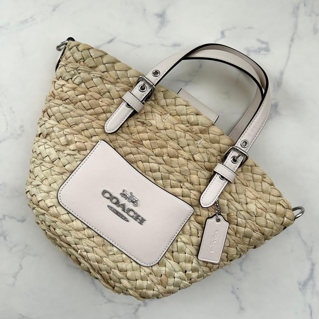 人気カラー✨COACH コーチ ストロー かごバッグ ベージュ ロゴチャーム付