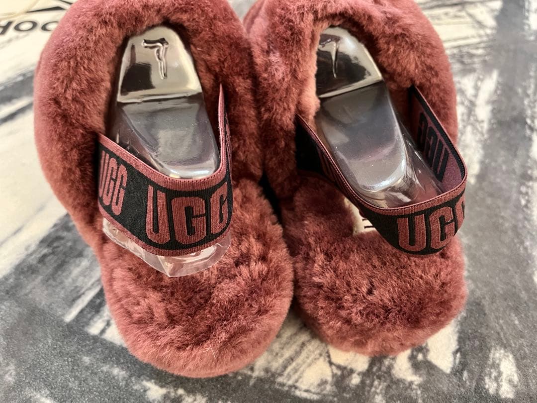 くろUGGアグフラットフライヤーサンダル