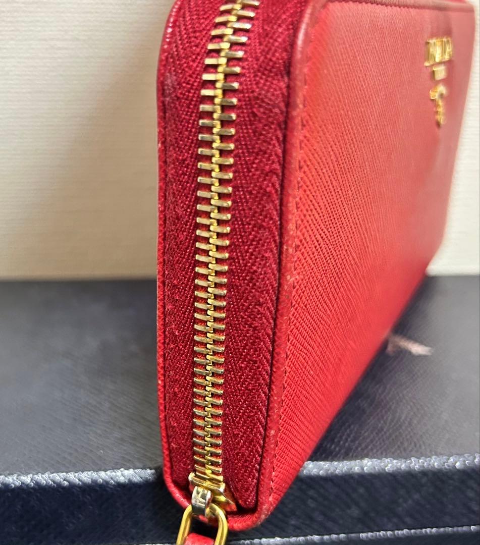 PRADA サフィアーノ 長財布 ラウンドファスナー 赤