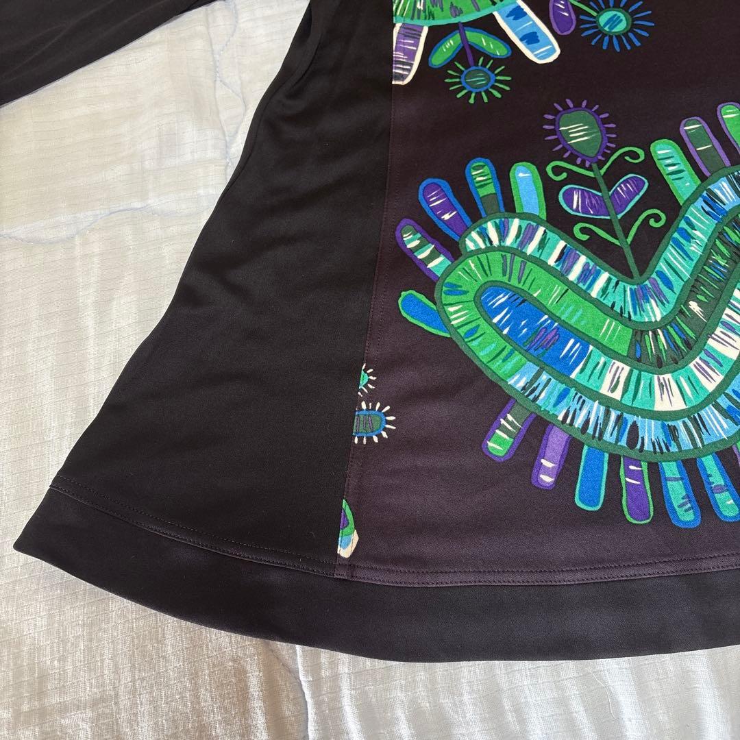 『未使用に近い』⭐️トクコプルミエヴォル⭐️黒地に幾何学模様の素敵な長袖チュニック❣️