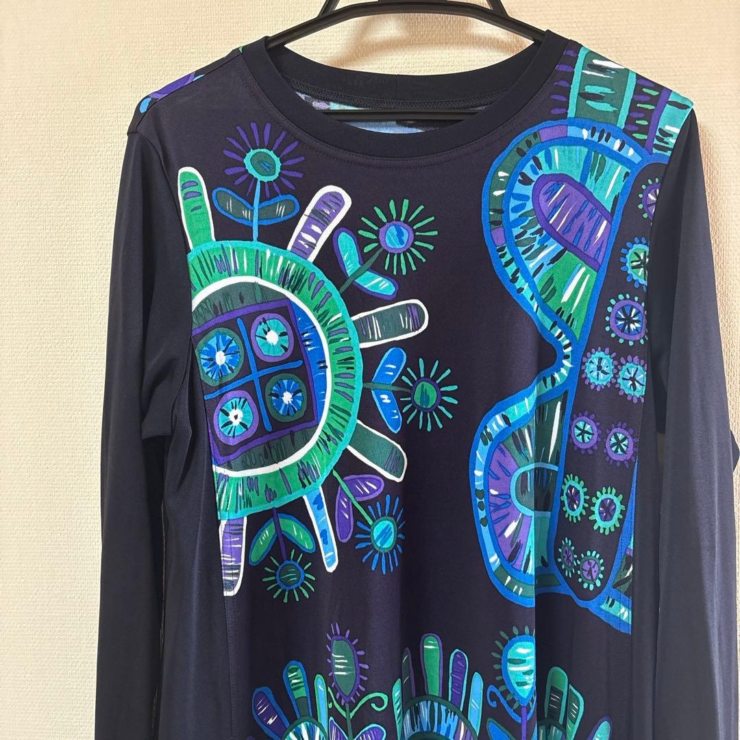 『未使用に近い』⭐️トクコプルミエヴォル⭐️黒地に幾何学模様の素敵な長袖チュニック❣️