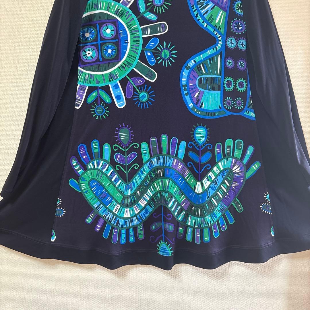 『未使用に近い』⭐️トクコプルミエヴォル⭐️黒地に幾何学模様の素敵な長袖チュニック❣️