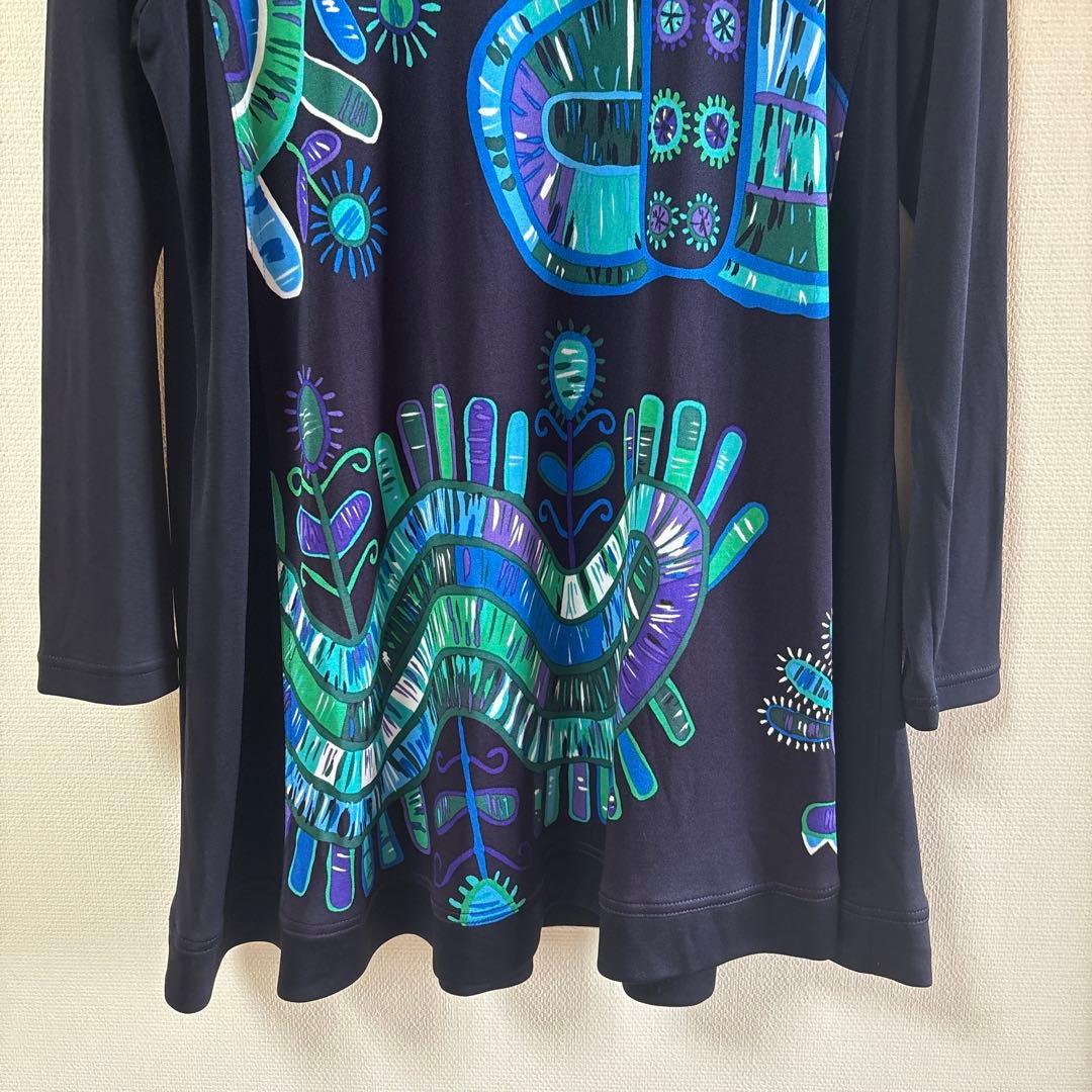 『未使用に近い』⭐️トクコプルミエヴォル⭐️黒地に幾何学模様の素敵な長袖チュニック❣️