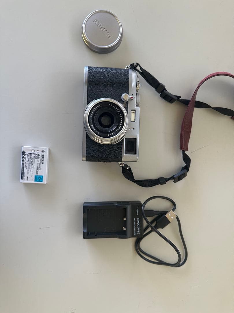 Fujifilm FinePix X100 デジタルカメラ 本体