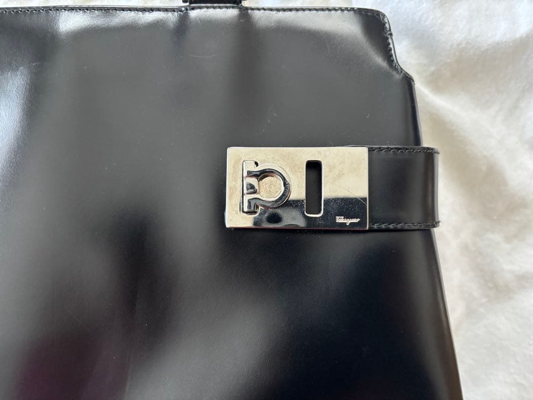 【フェラガモ】皮革ビジネスバッグ