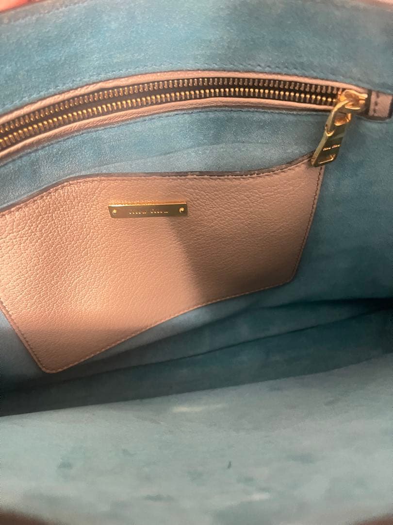 MIU MIU ベージュ レザー トートバッグ