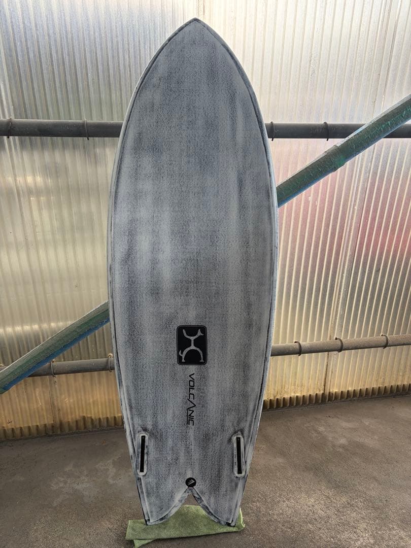 【美品】ファイヤーワイヤーTooFish 5’4 30L Volcanic