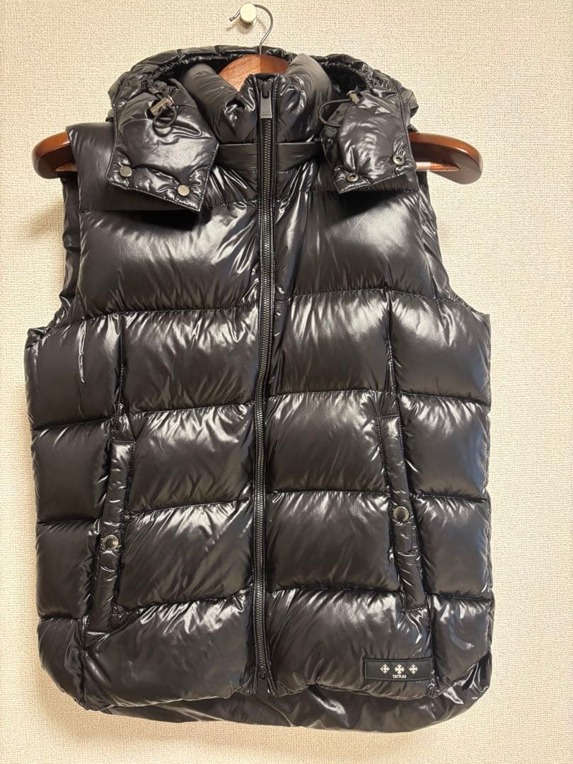 TATRAS ブラック ダウンベスト フード付き