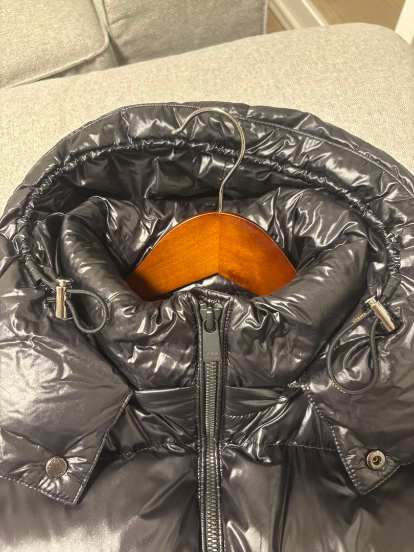 TATRAS ブラック ダウンベスト フード付き