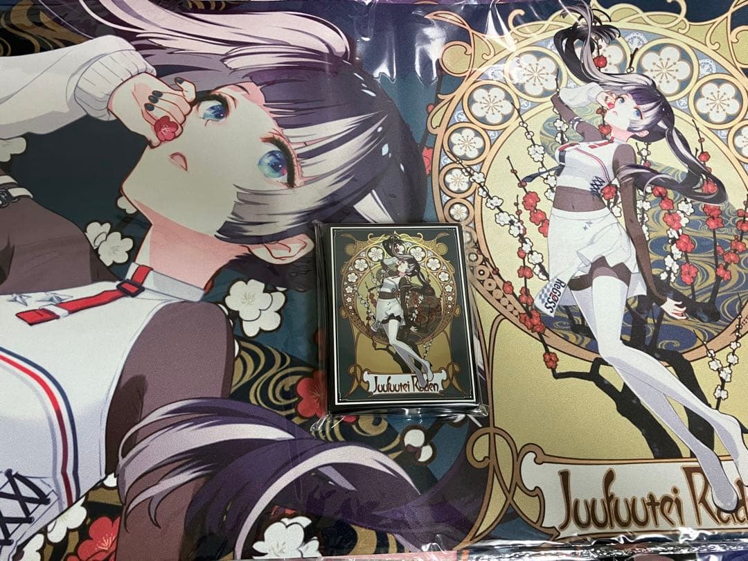 混沌の女神様　ホロライブ　スリーブ　プレイマット　ミュシャ風　らでん