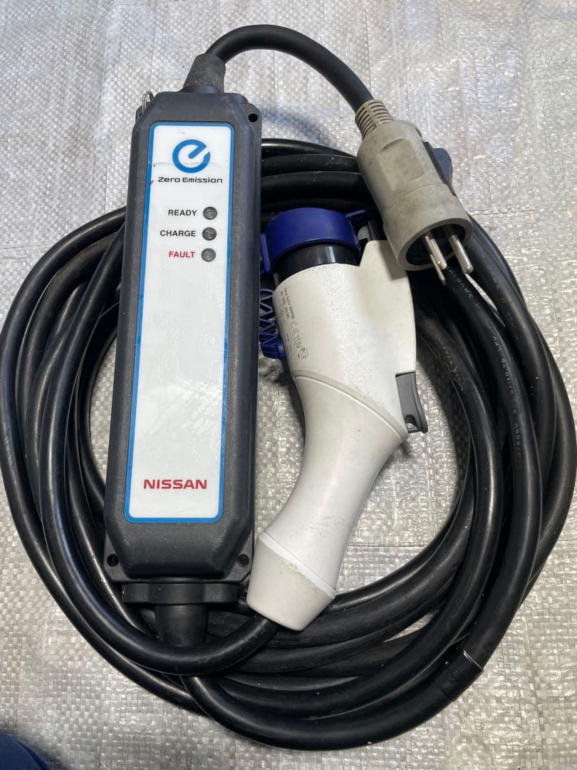 日産　リーフ　充電ケーブル　3NK0A