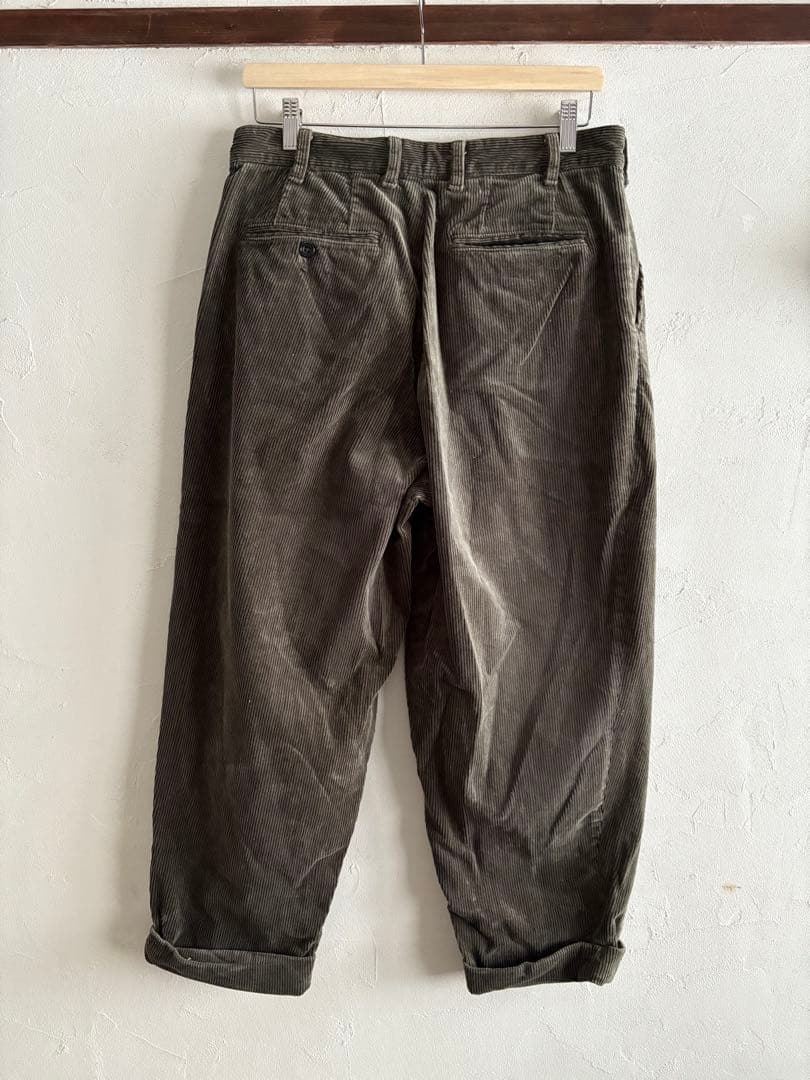 BEAMS PLUS 2プリーツ チノトラウザーズパンツ コーデュロイ　M