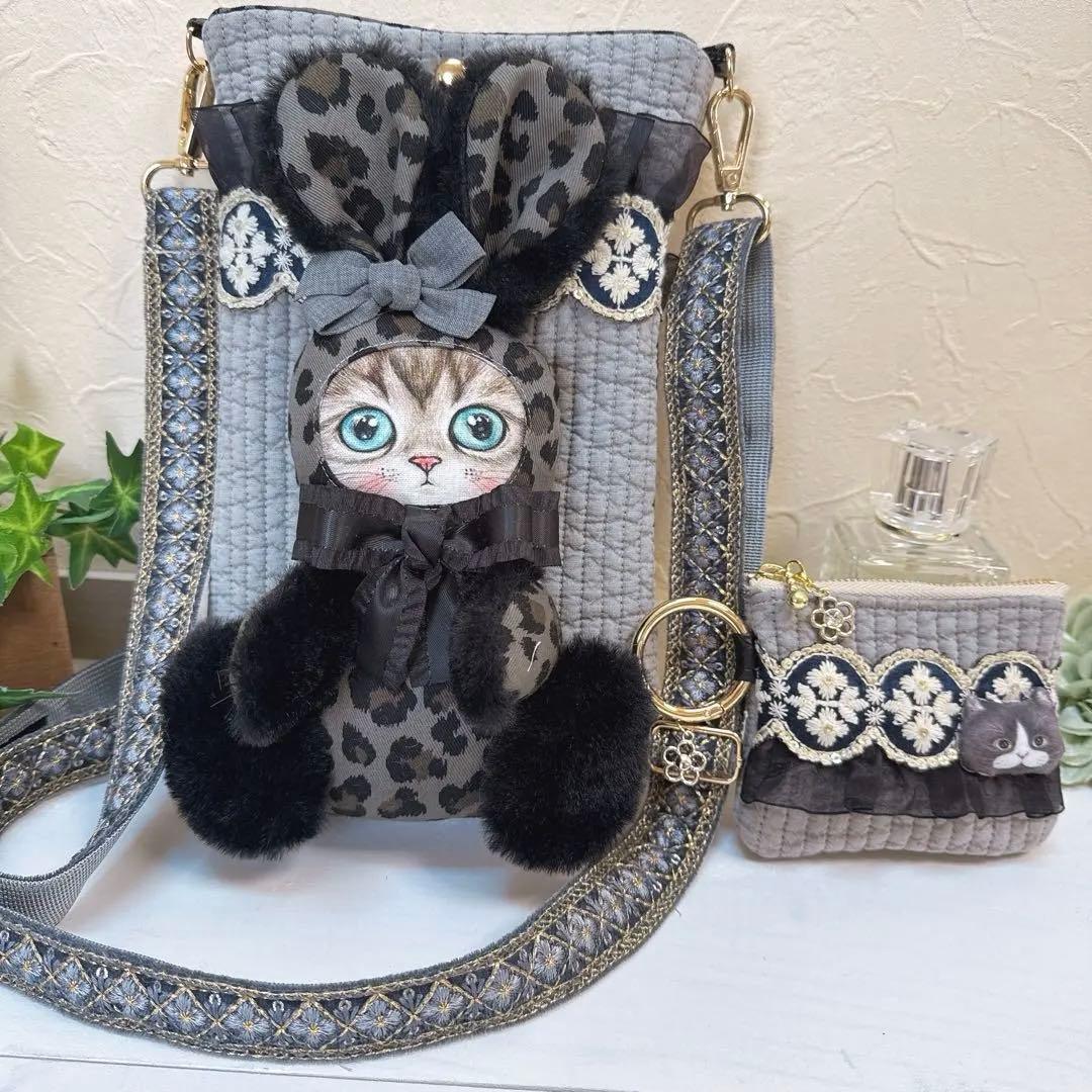 H*U様 ハンドメイド♡インド刺繍×ヌビザバ猫ブルーアイうさぎ着ぐるみサコッシュ