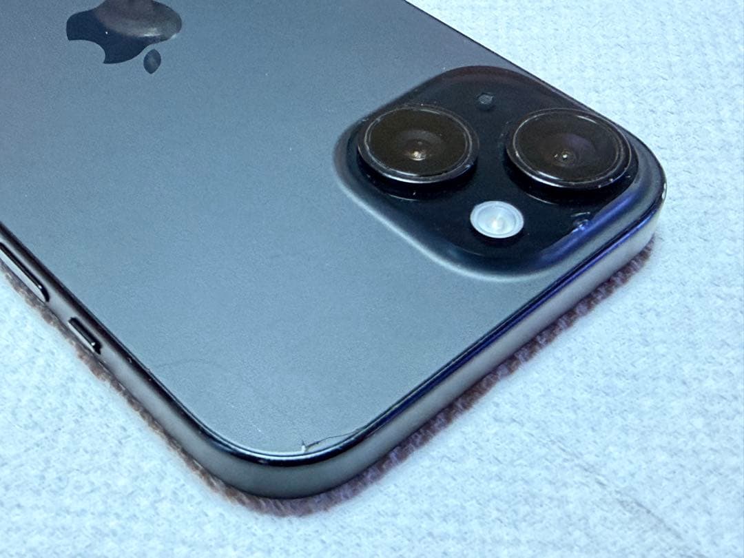 yuki　iPhone15 ブラック256GB カナダ版シャッター音なし