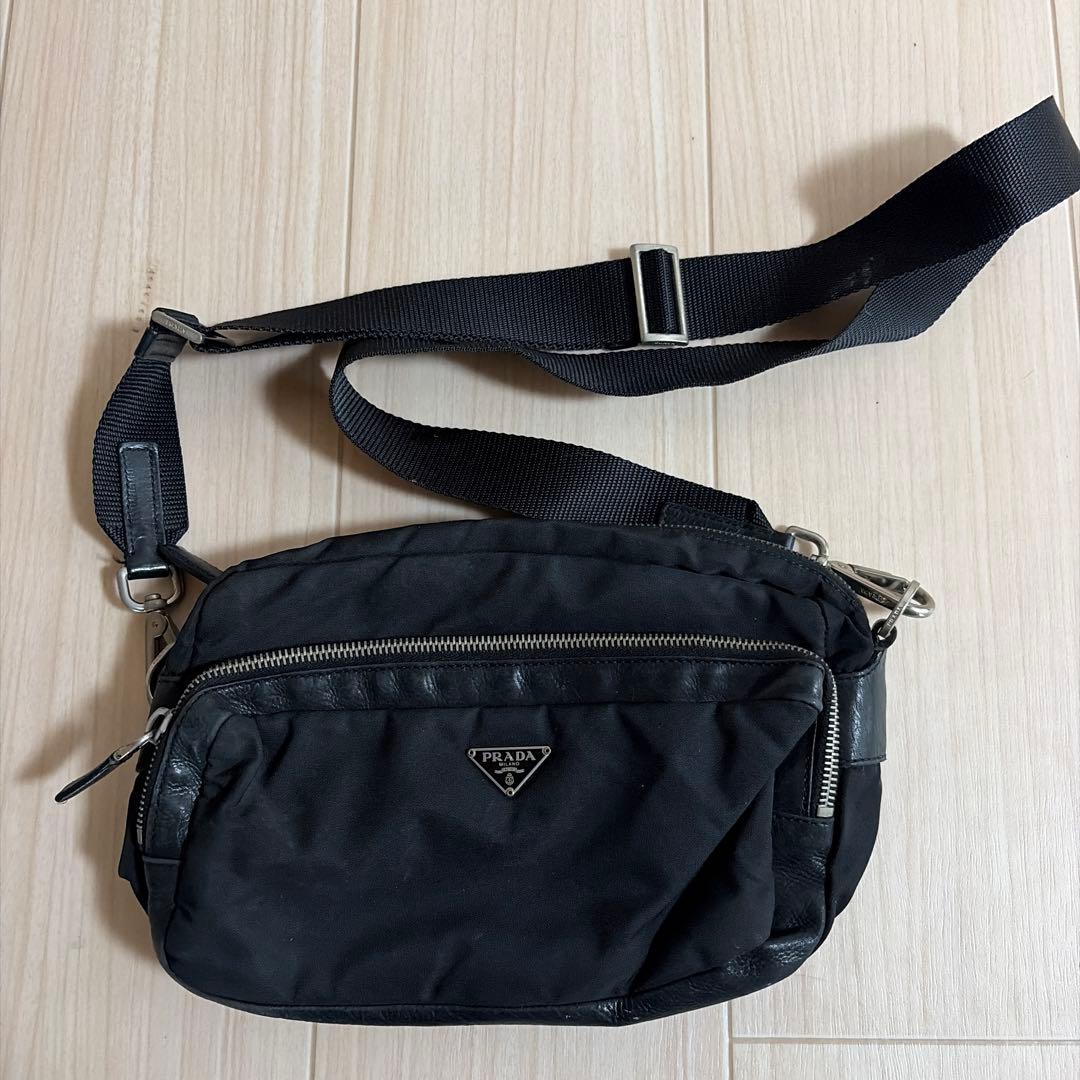 プラダ　ショルダーバッグ