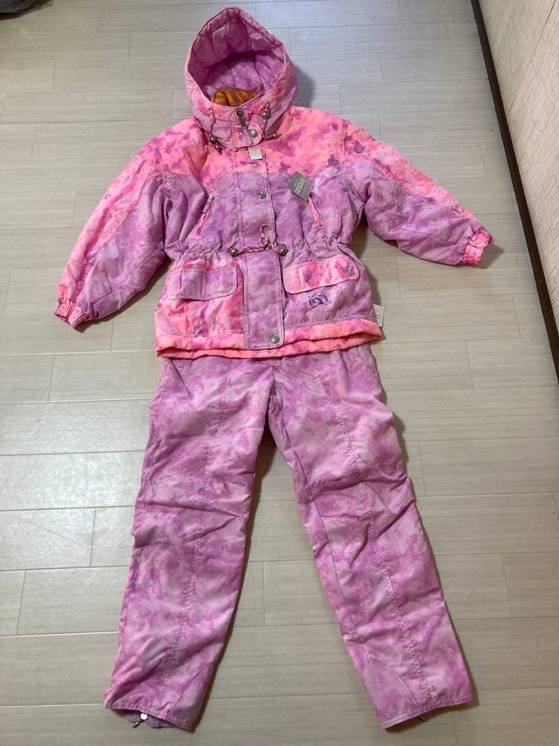 新品　ゴールドウイン　スキーウェア 女性用Mサイズ